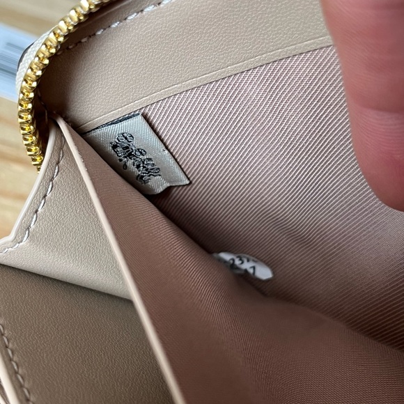 Coach Wallet🎈🎈 - Picture 8 of 9